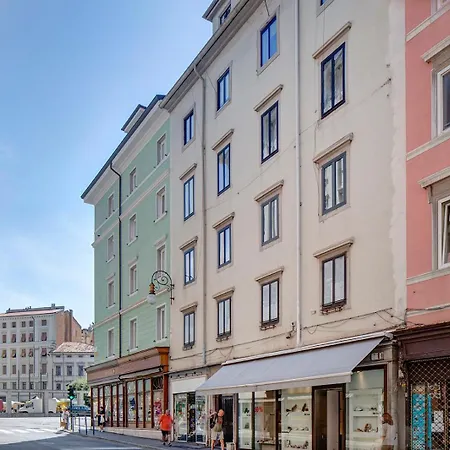 La Maison De Garage In Centro 5 Persone Vicino Piazza Unita Terst