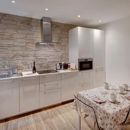 La Maison De Garage In Centro 5 Persone Vicino Piazza Unita Apartmán *